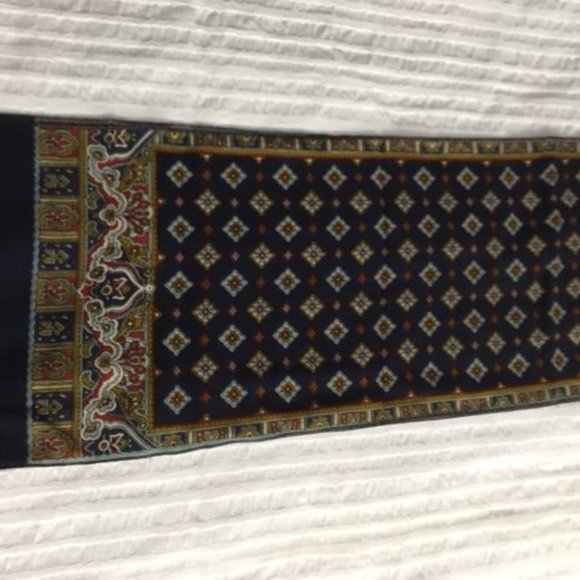 scarves - Picture 2 of 7